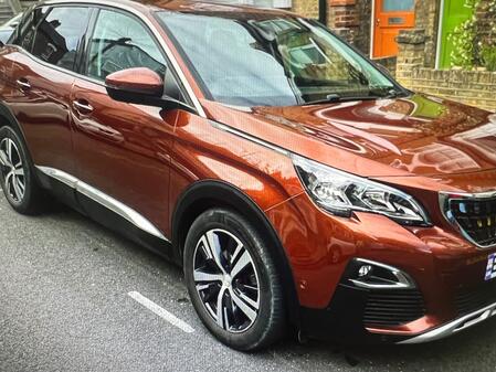 PEUGEOT 3008 1.2 PureTech Allure